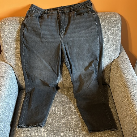 Women’s AE Curvy Mom Jean Size 16 short - Picture 2 of 4